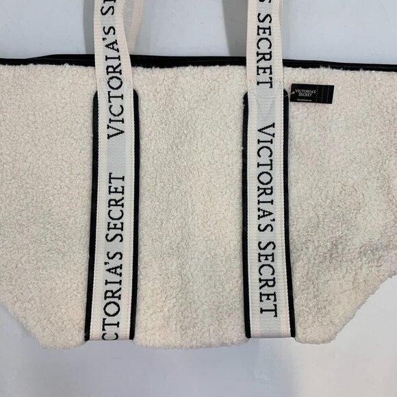 Victoria Secret Women's Fleece Zip Cozy Plush Tote‎ Bag NWT - Picture 4 of 15
